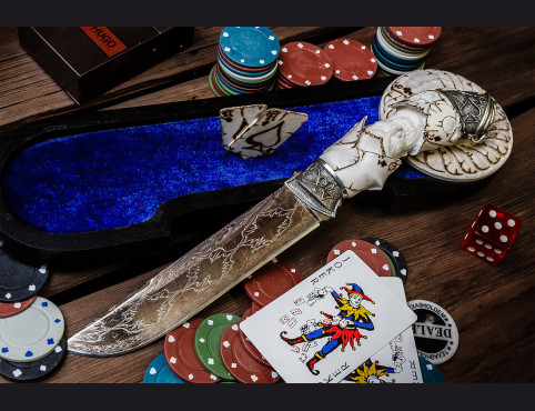 Нож Джокер Эксклюзив (мозаичный дамаск никелированный, ручная резьба рог лося, литье мельхиор)