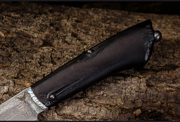 Нож Гепард Эксклюзив <span>(ламинированная сталь, резная рукоять мореный граб, инкрустация дамасская сталь)</span>