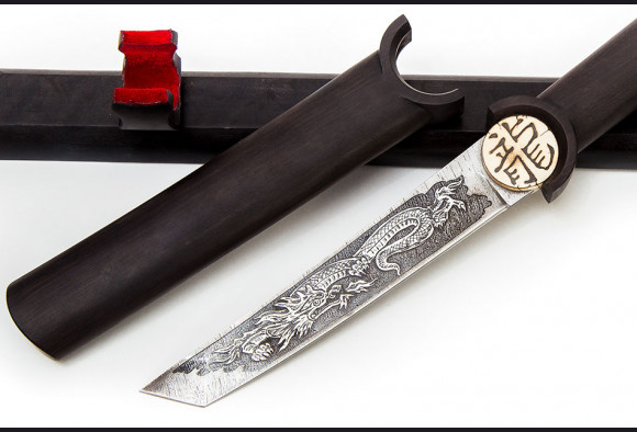 Нож Самурай <span>(дамаск 1200 слоев, мореный граб, деревянные ножны, ручная гравировка)</span>