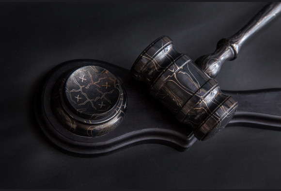 Эксклюзивное изделие "Судейский молоток" Работа выполнена из никелированного мозаичного дамаска