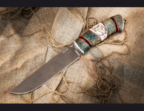 Нож Охотник (булат, наборная рукоять зеленая стабилизированная карельская береза, рог лося-скримшоу) 