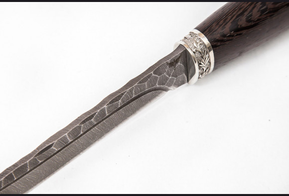 Нож Егерь <span>(Дамаск 1200 слоев, венге, литье мельхиор)</span> долы камень
