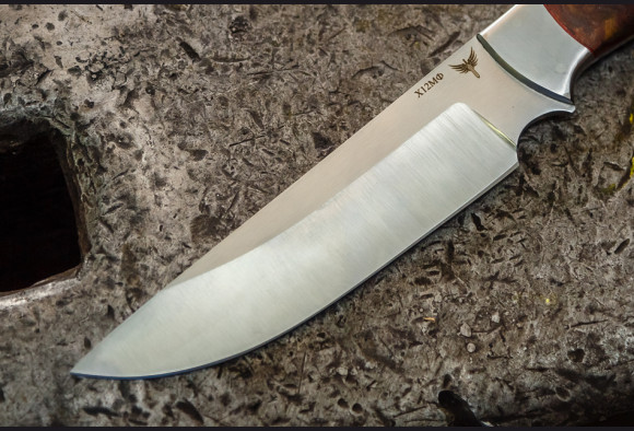 Нож Гюрза цельнометаллический <span>(х12мф, стабилизированная карельская береза коричневая, дюраль)</span>