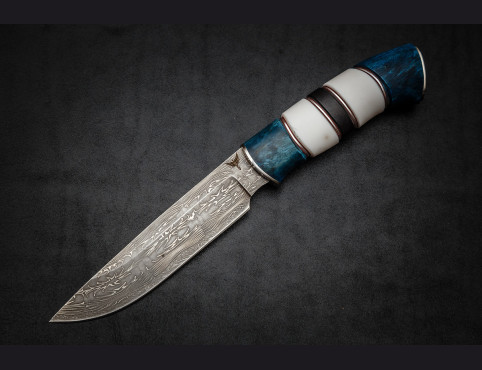  Нож Фрегат (мозаичный дамаск, синяя стабилизированная карельская  береза, рог лося 2)