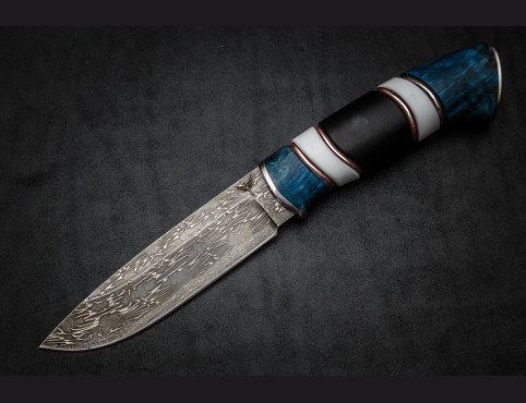 Нож Лань (мозаичный дамаск, синяя стабилизированная карельская береза, рог лося)