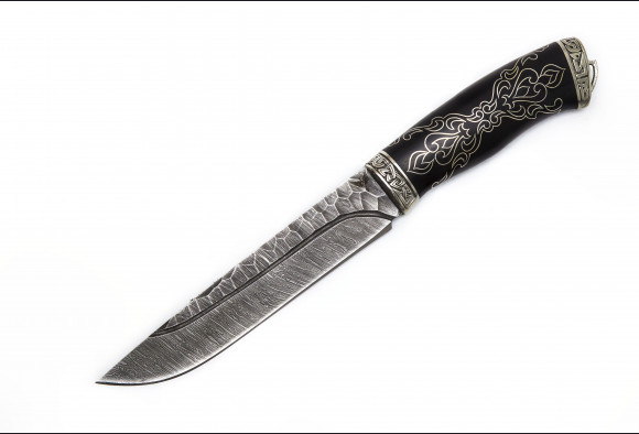 Нож Охотник <span>(Дамаск 1200 слоев, мореный граб, литье мельхиор)</span> долы камень, инкрустация