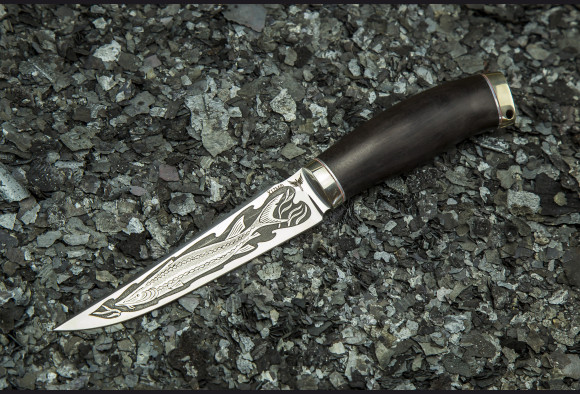 Нож Рыбак 1 <span>(х12мф, мореный граб, мельхиор)</span> художественное оформление клинка