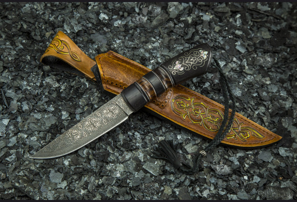 Авторский нож Феникс <span>(Мозаичный дамаск с никелем, мореный граб, вставки айронвуд)</span> инкрустация перламутром 